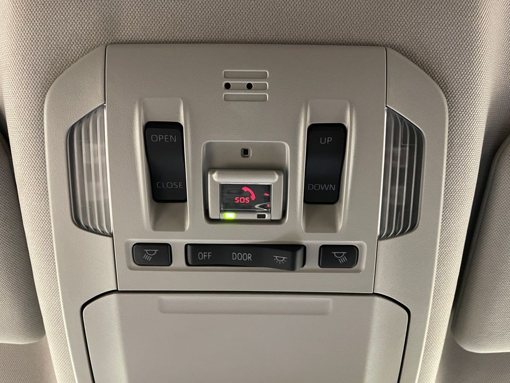 2023 Toyota Highlander XLE 32