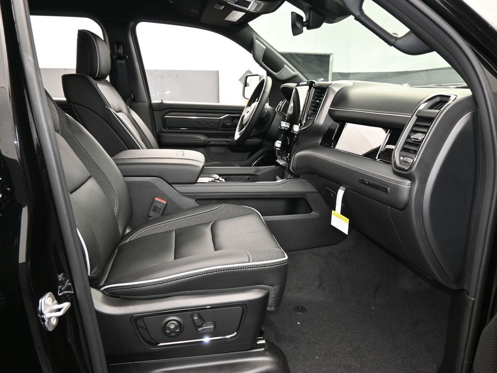 New 2026 Diamond Black Crystal Pearlcoat Ram Limited image 40