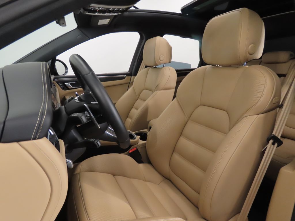 Thumbnail: 2026 Porsche Macan - 5