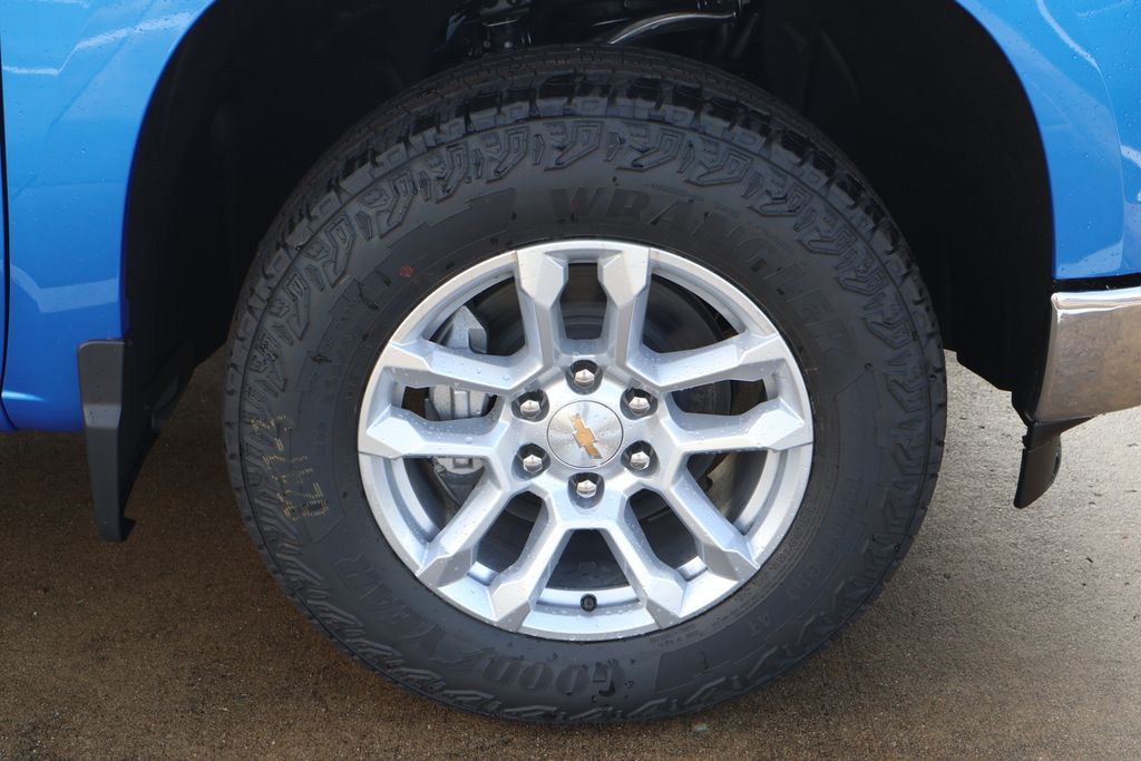 Thumbnail: 2026 Chevrolet Silverado 1500 - 10