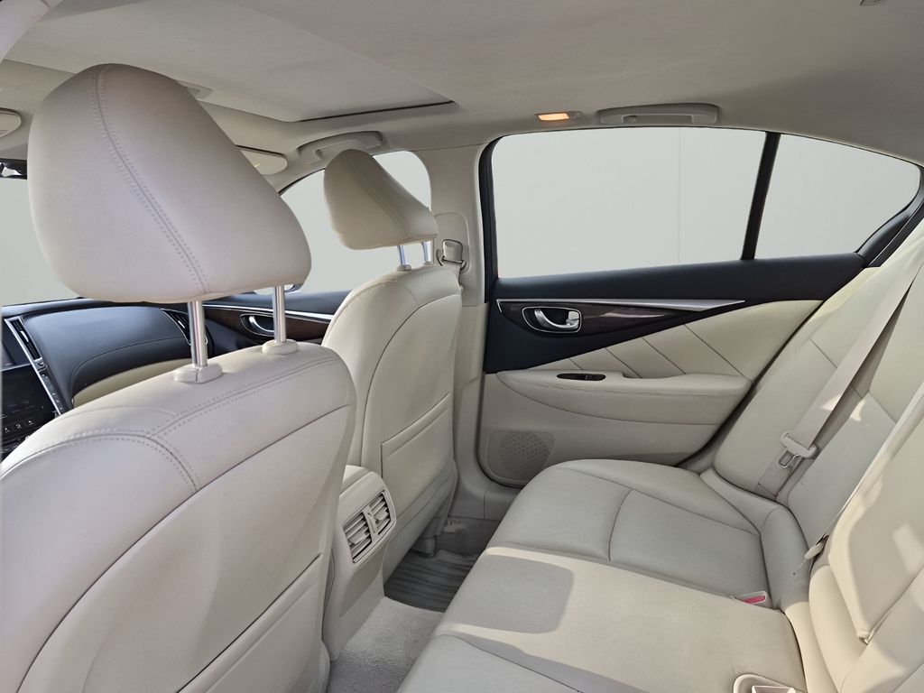 Used 2019 White INFINITI 3.0t LUXE image 18