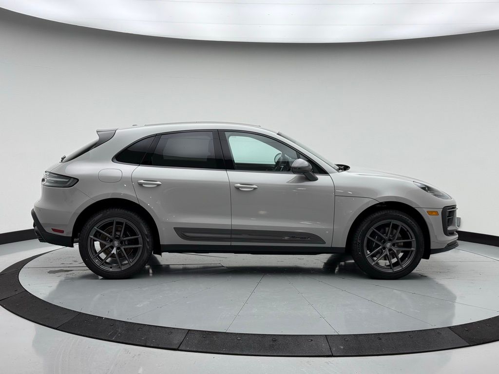 2025 Porsche Macan T 4