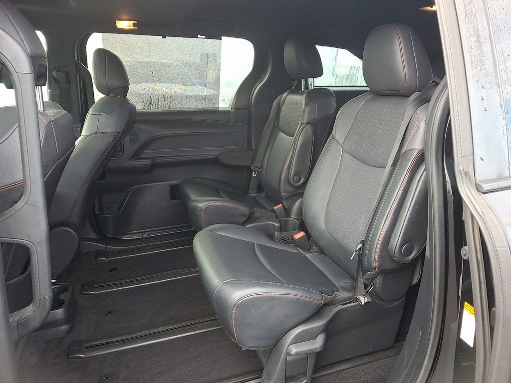 Thumbnail: 2022 Toyota Sienna - 10