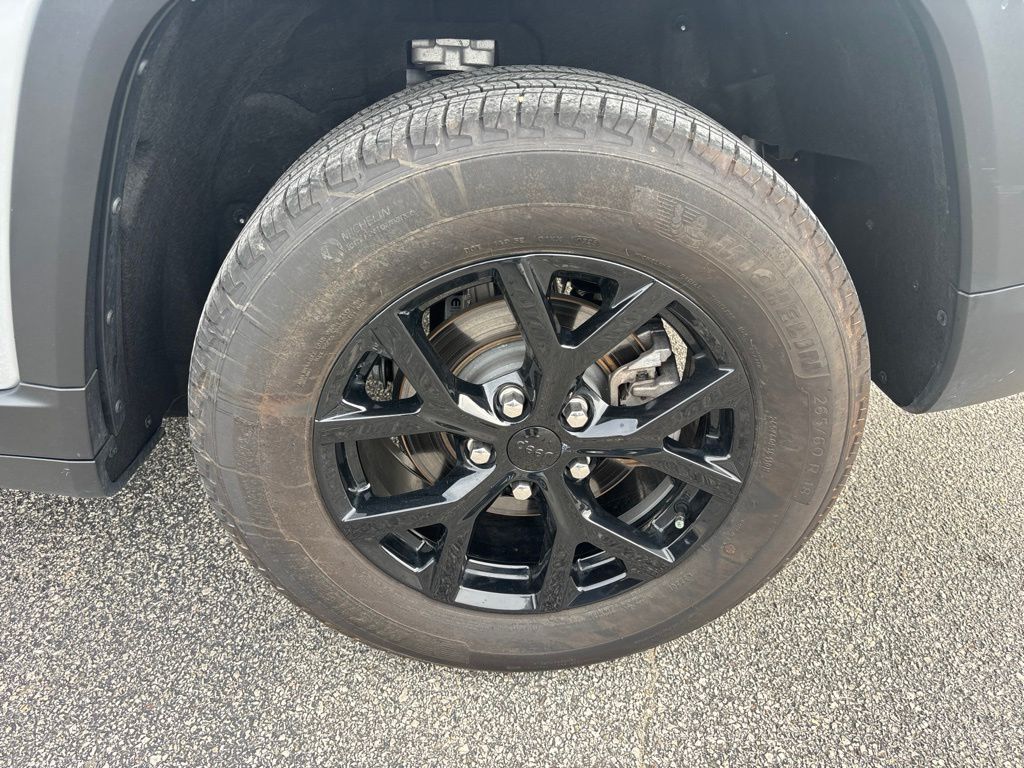 Used 2025 Jeep Grand Cherokee SUV