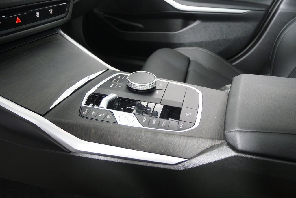 Thumbnail: 2024 BMW 3 Series - 26