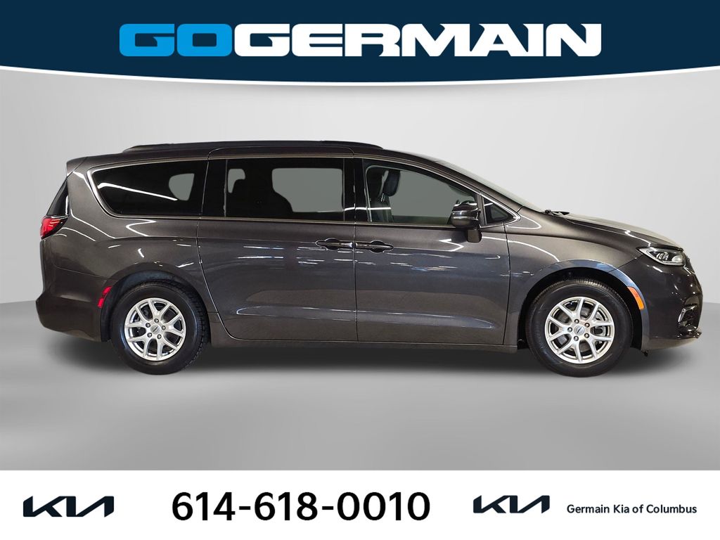 Used 2022 Gray Chrysler Touring L image 6