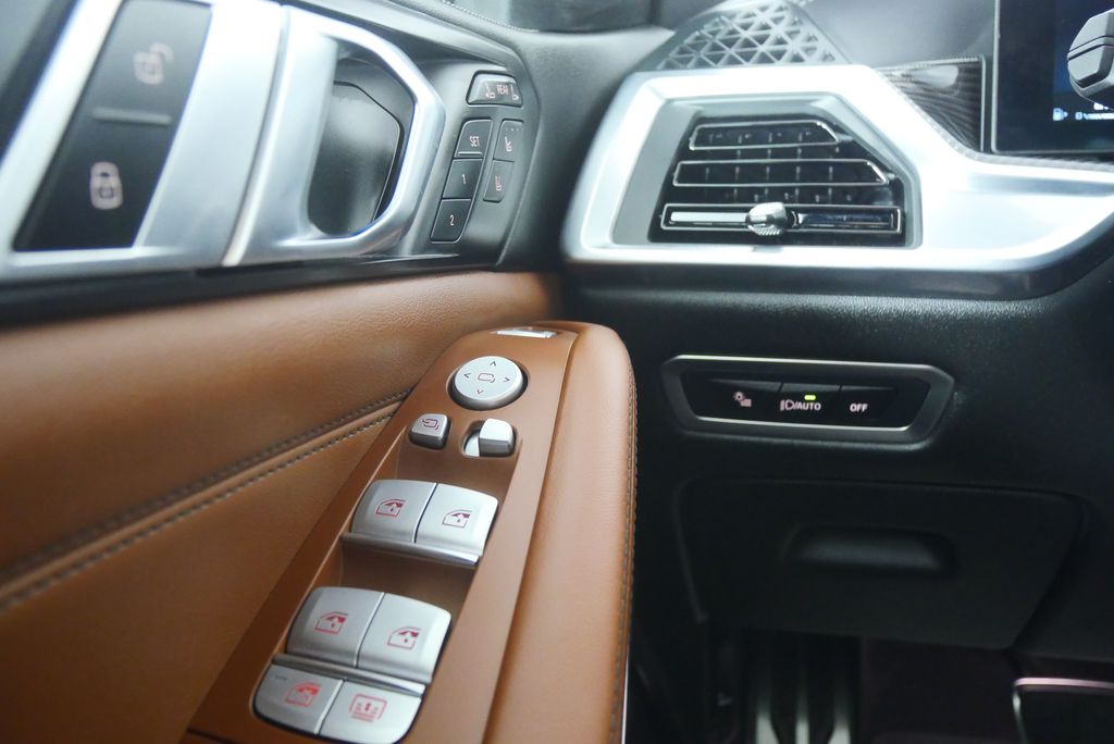 Thumbnail: 2025 BMW X7 - 24