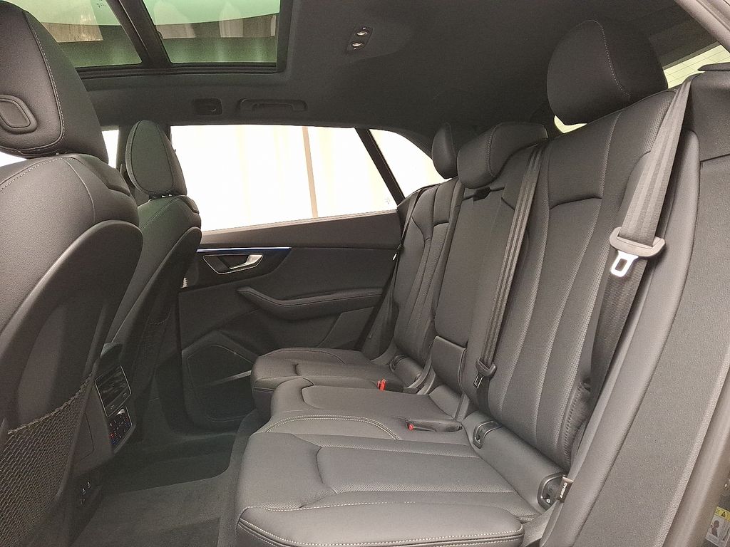 Thumbnail: 2026 Audi Q8 - 6