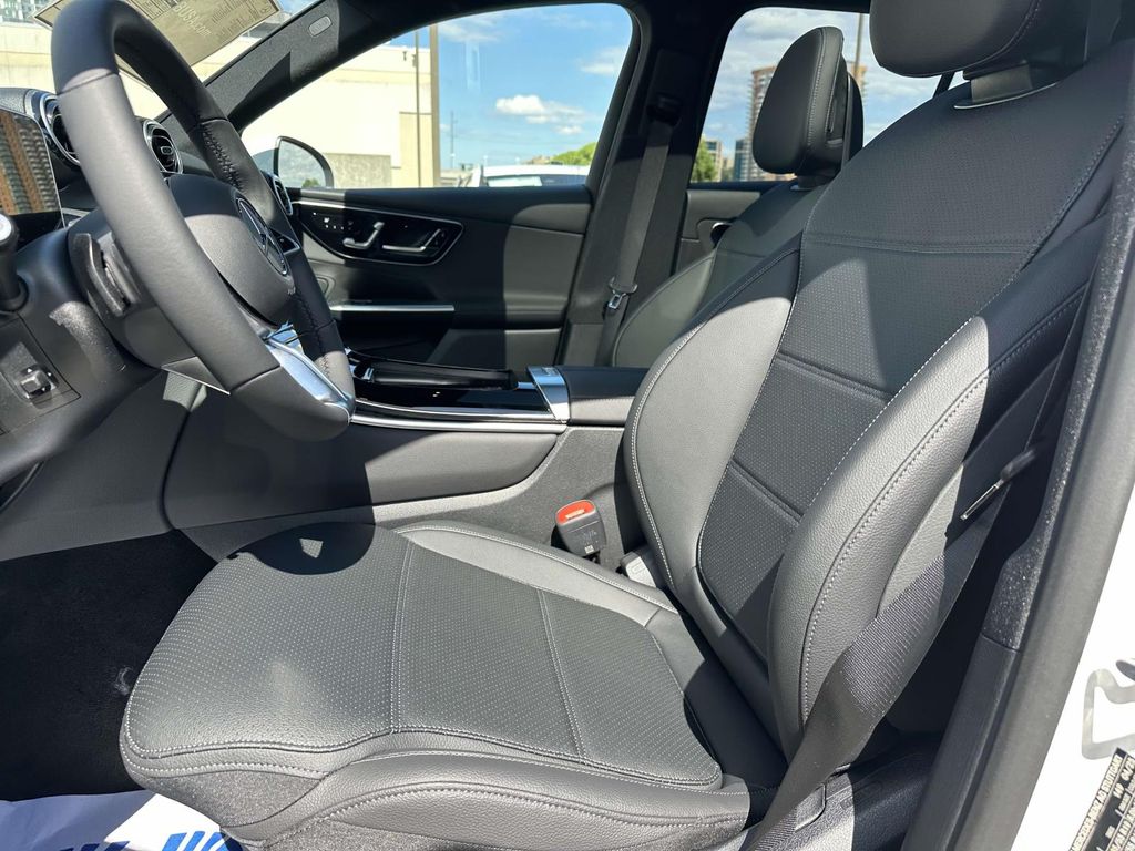2025 Mercedes-Benz GLC 300 23