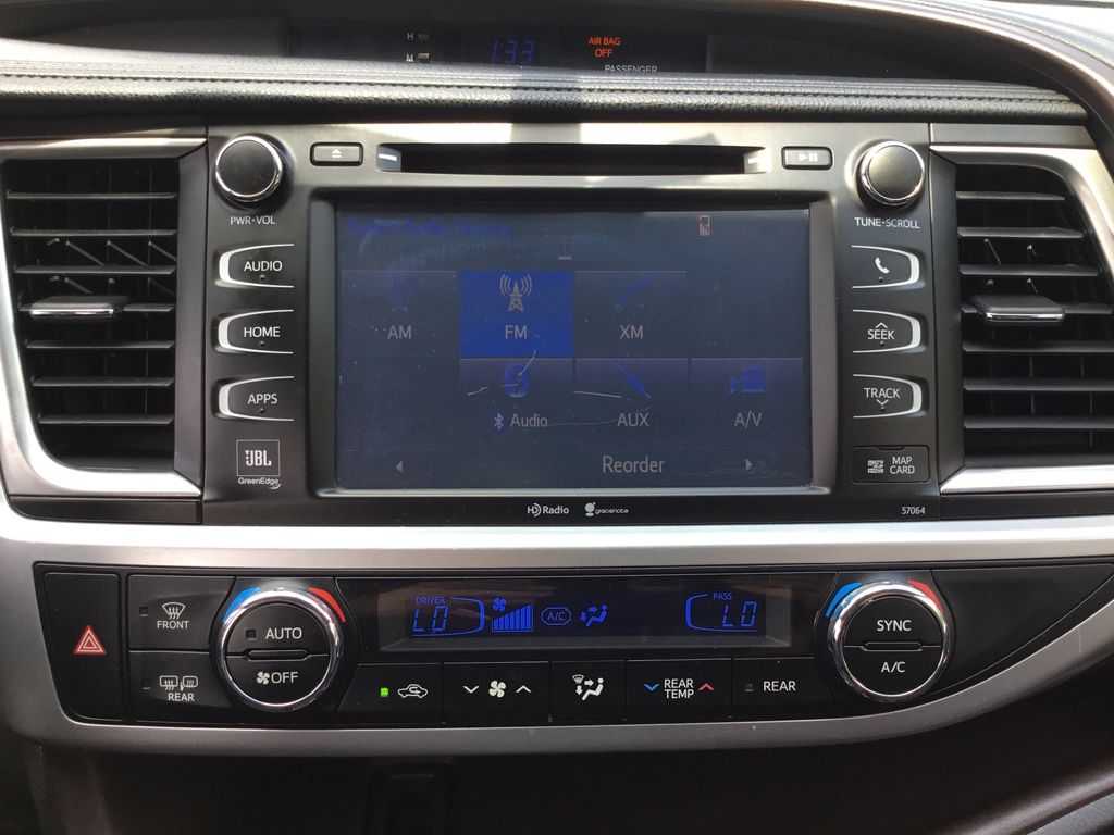 Thumbnail: 2015 Toyota Highlander - 22