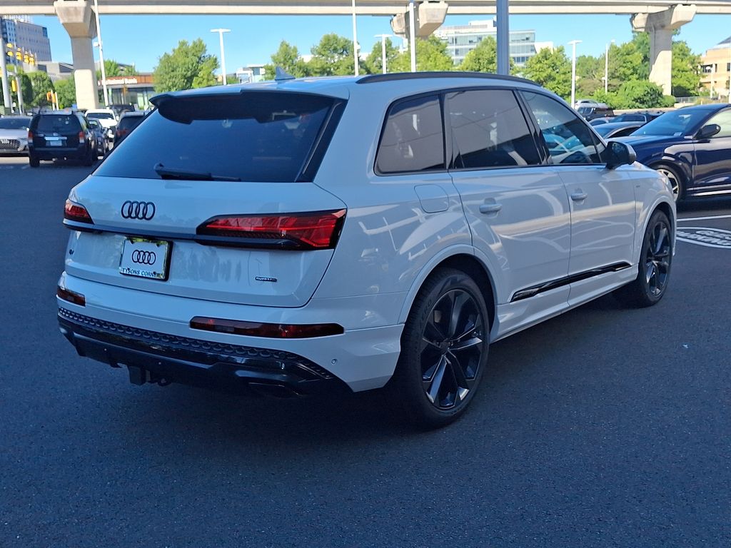 Thumbnail: 2026 Audi Q7 - 3