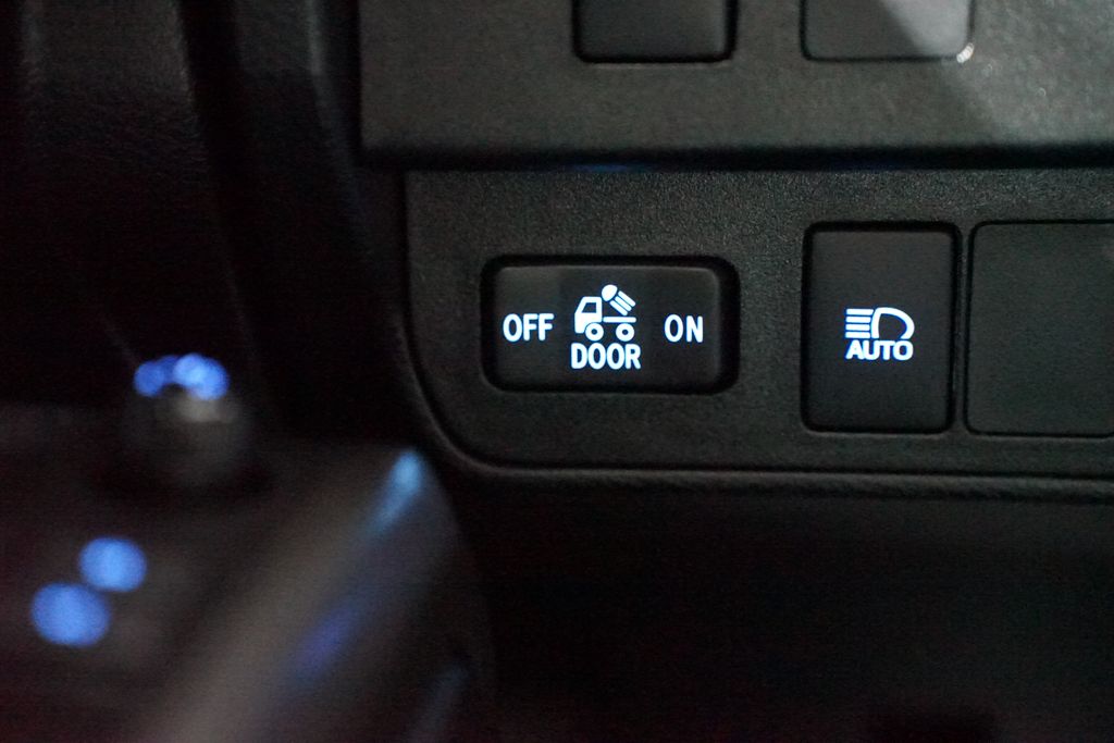 2022 Toyota Tacoma SR5 24