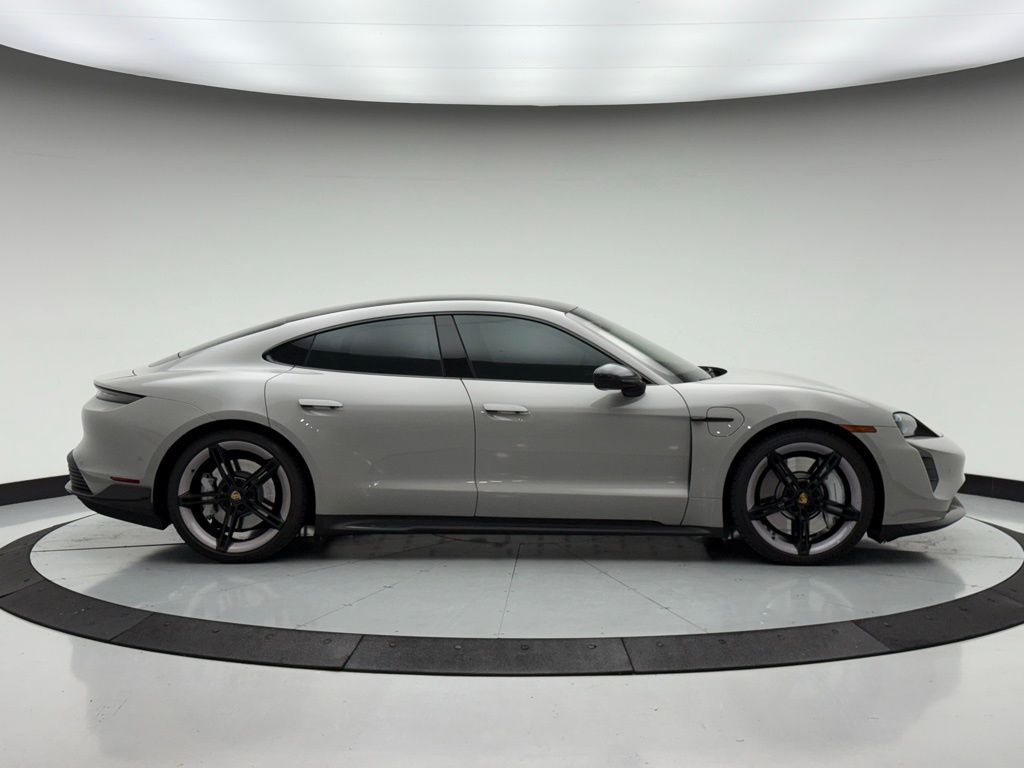 Thumbnail: 2022 Porsche Taycan - 8