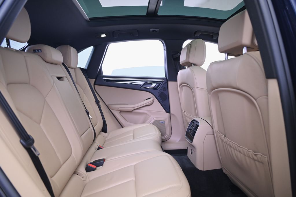Thumbnail: 2021 Porsche Macan - 22