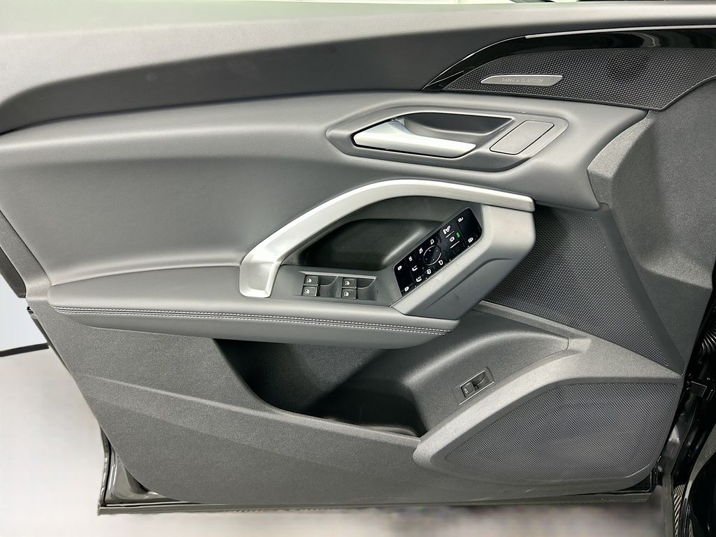 Thumbnail: 2025 Audi Q5 - 23