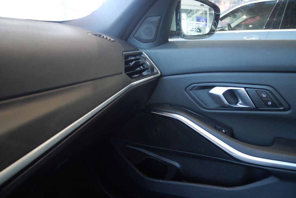 2024 BMW 3 Series 330i 24