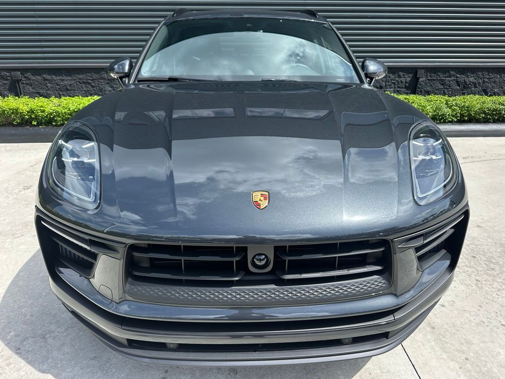Thumbnail: 2026 Porsche Macan - 8