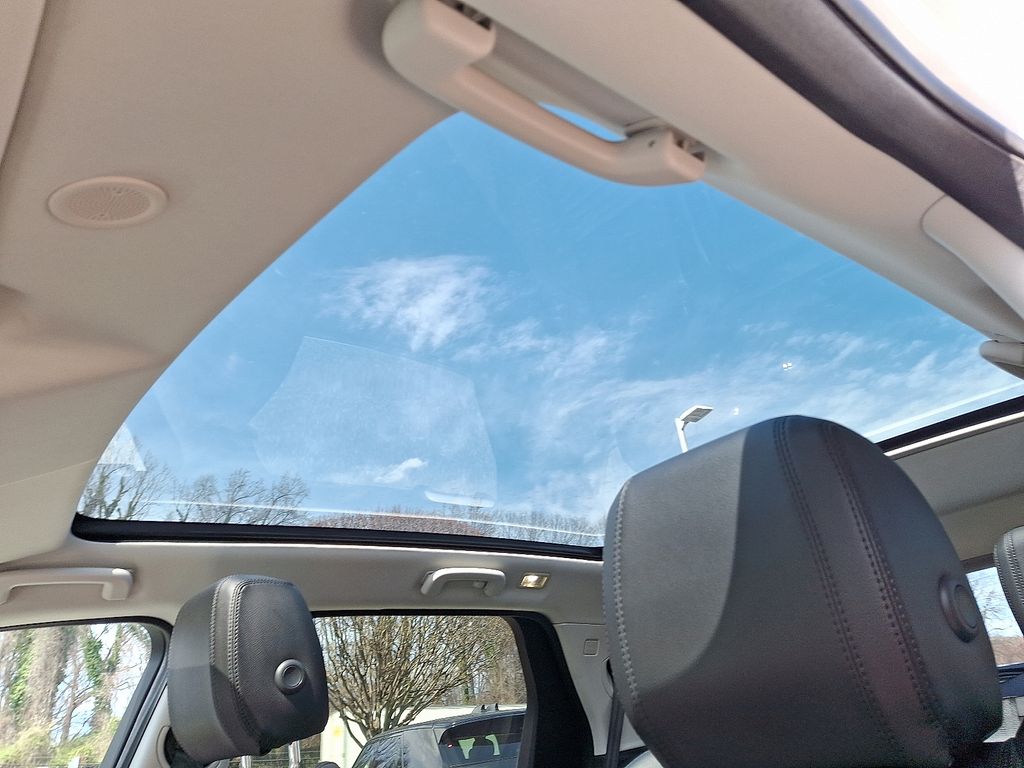 2024 Land Rover Discovery Sport S 17