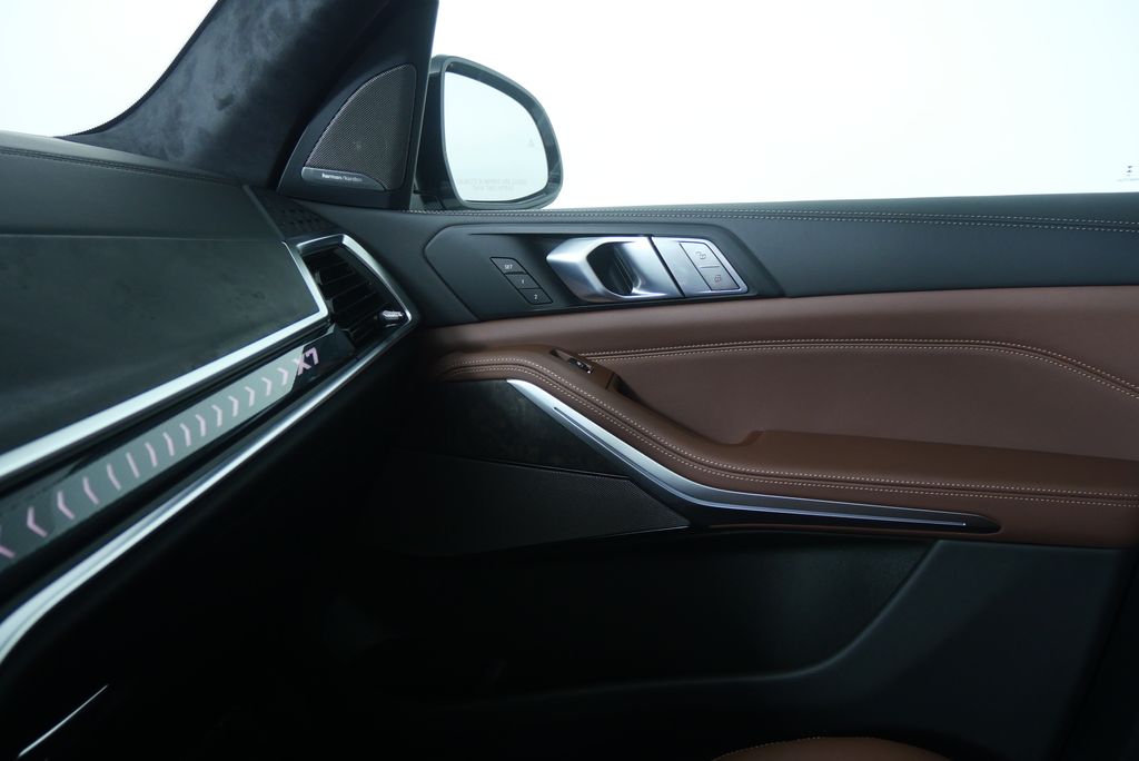 Thumbnail: 2027 BMW X7 - 25