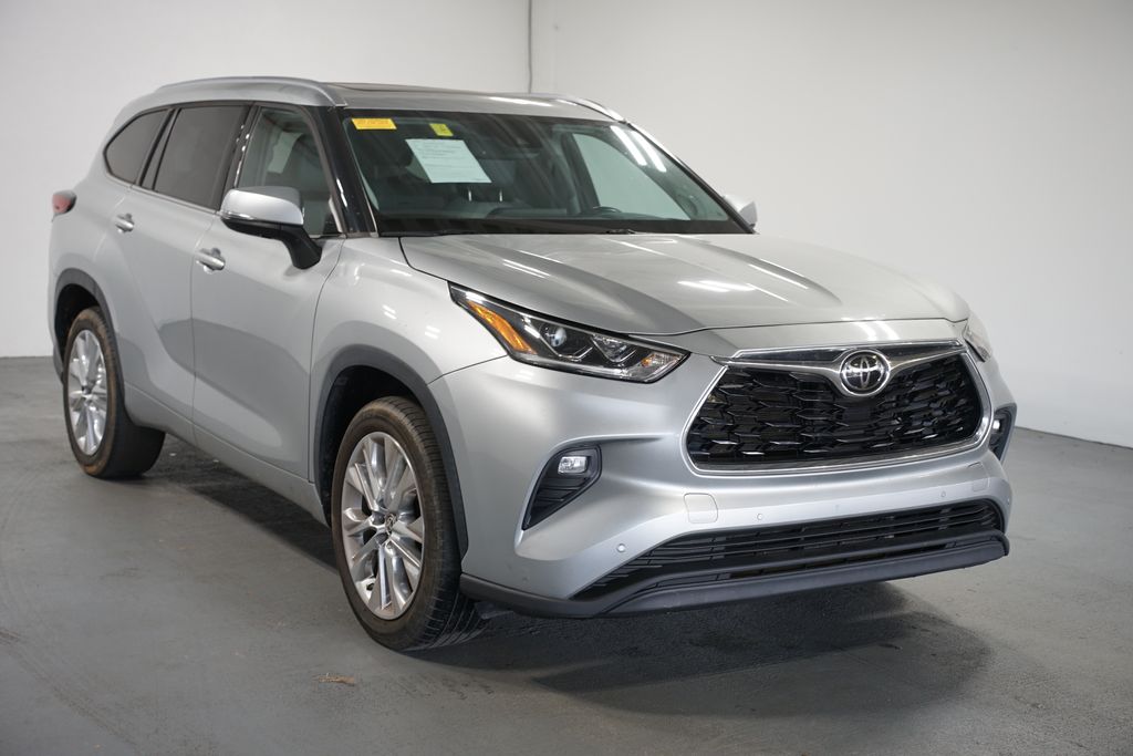 Thumbnail: 2021 Toyota Highlander - 3