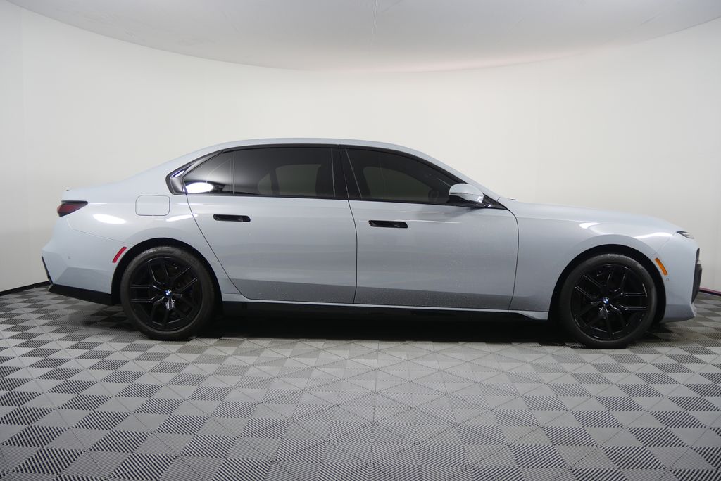 Thumbnail: 2023 BMW 7 Series - 2