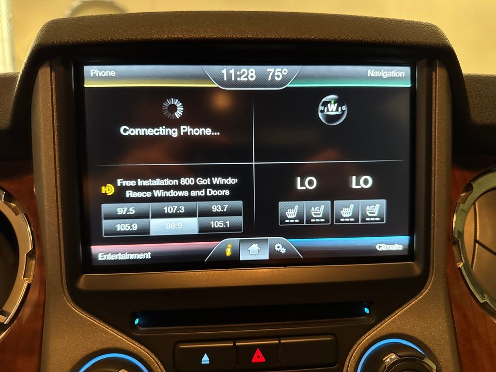 Used 2015  Ford Lariat image 27