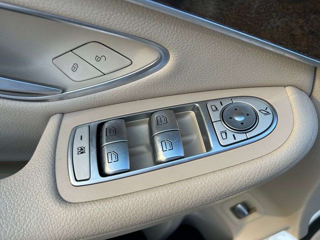 Thumbnail: 2018 Mercedes-Benz GLC - 17