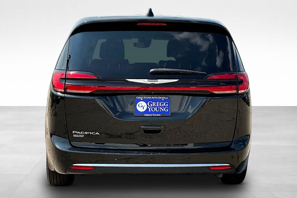 Used 2023 Chrysler Pacifica Van