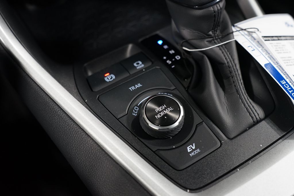 Thumbnail: 2025 Toyota RAV4 - 22