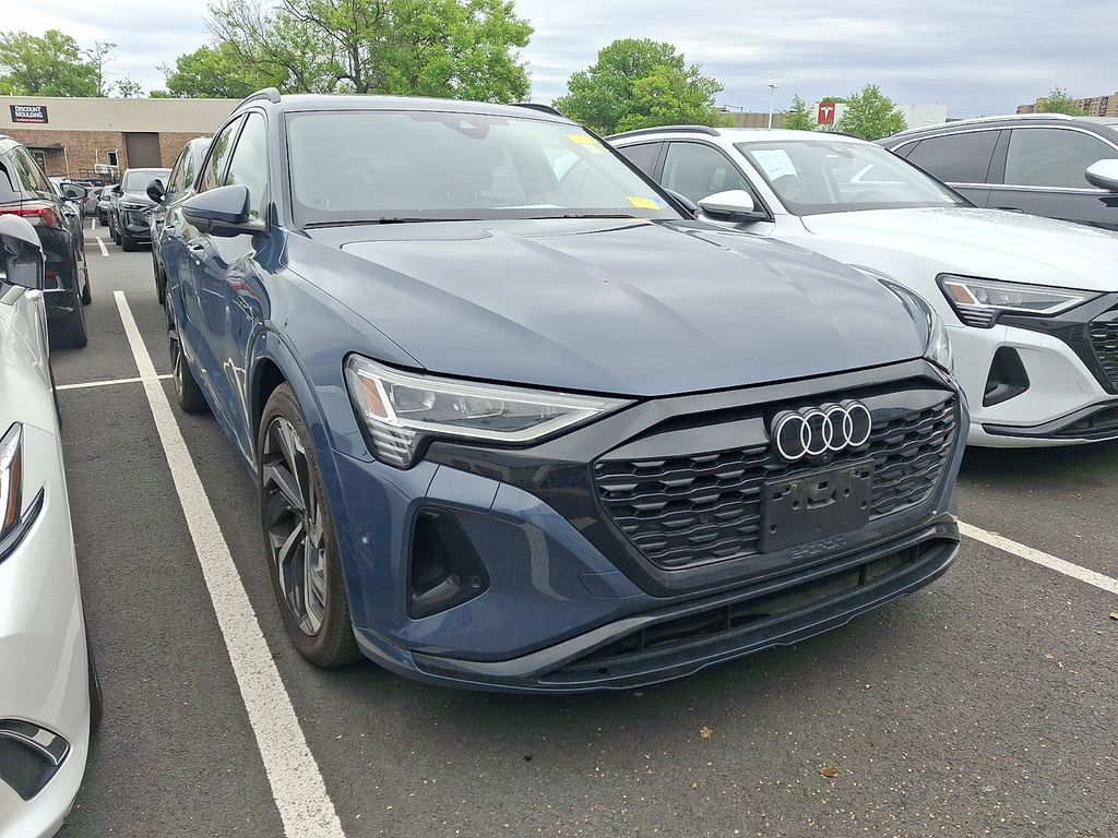 Thumbnail: 2024 Audi Q8 e-tron - 3