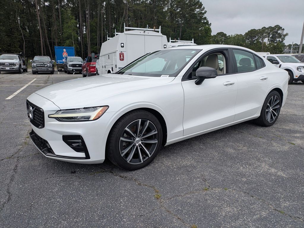 2021 Volvo S60 T5 Momentum