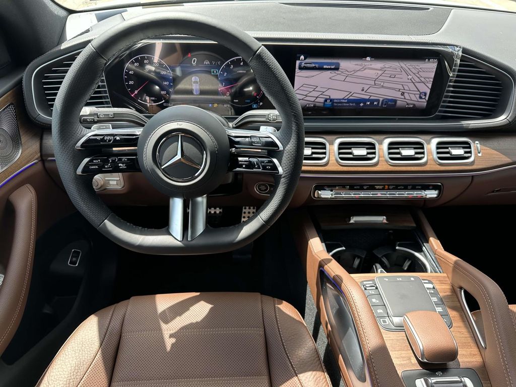 2025 Mercedes-Benz GLS 450 4MATIC 8