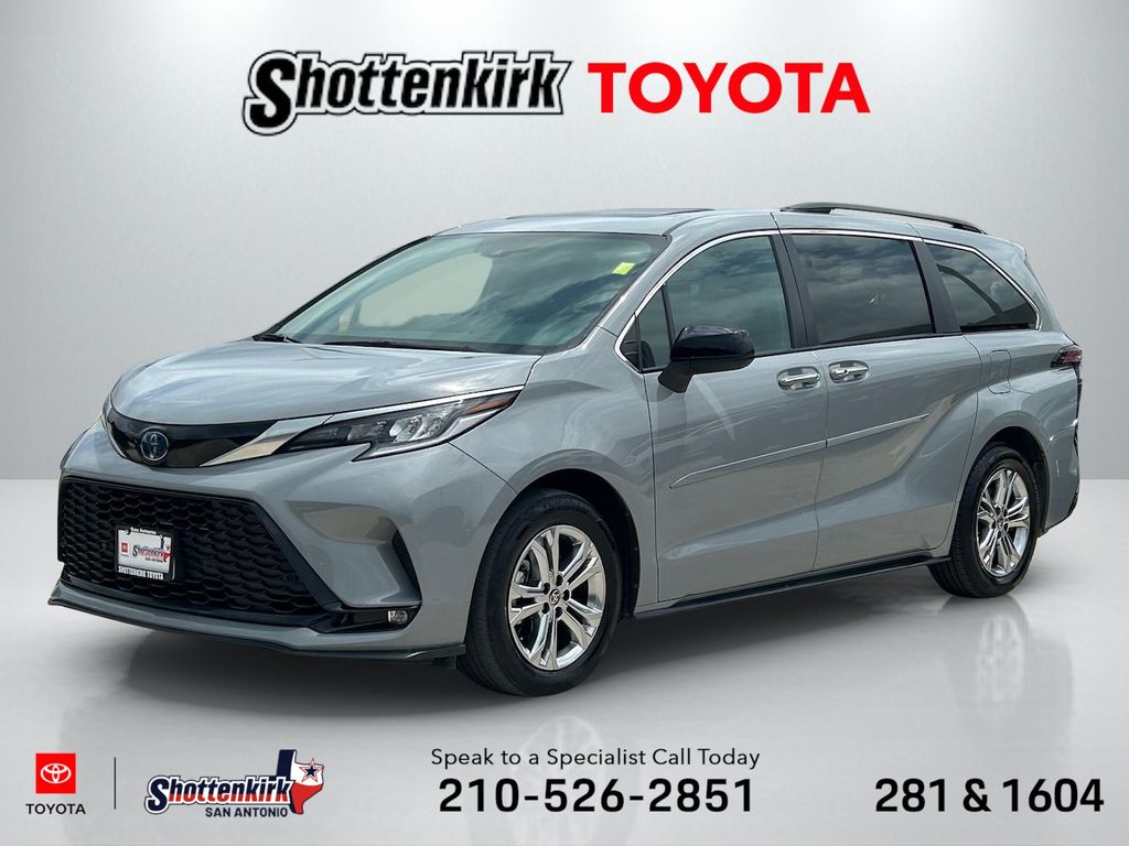 2023 Toyota Sienna XSE 7-Passenger Hybrid AWD's photo