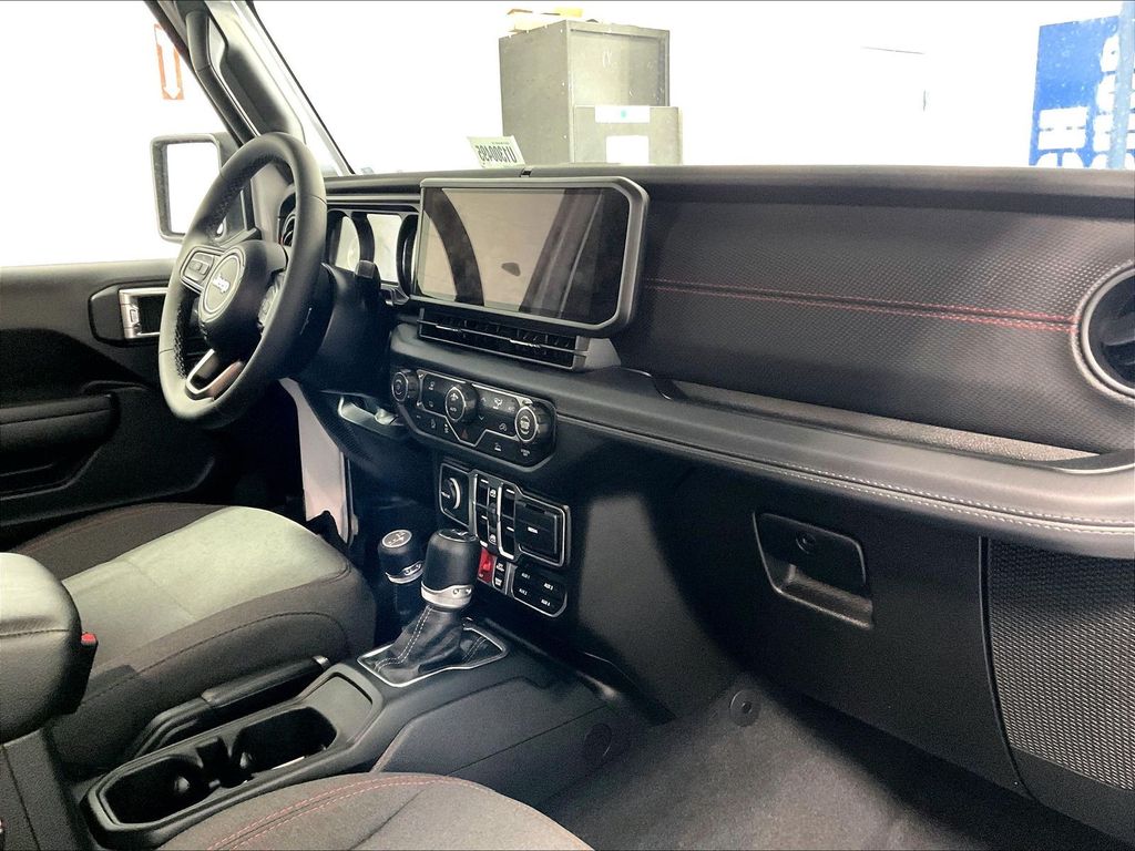 2026 Jeep Gladiator — photo 14
