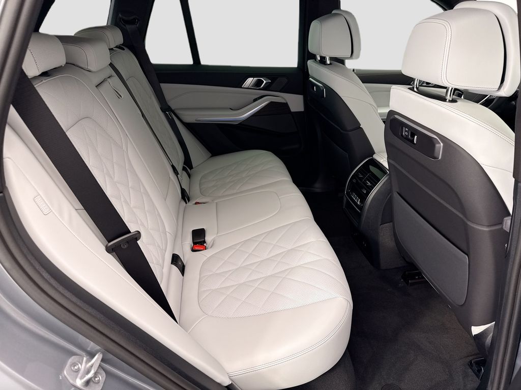 Thumbnail: 2026 BMW X5 - 21