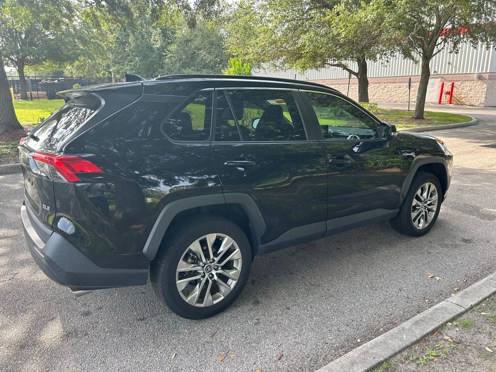 2021 Toyota RAV4 XLE Premium 5