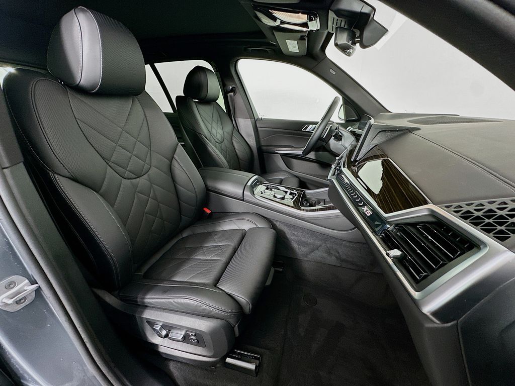Thumbnail: 2025 BMW X5 - 29