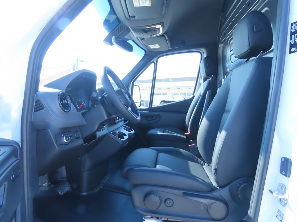 Thumbnail: 2025 Mercedes-Benz Sprinter - 19