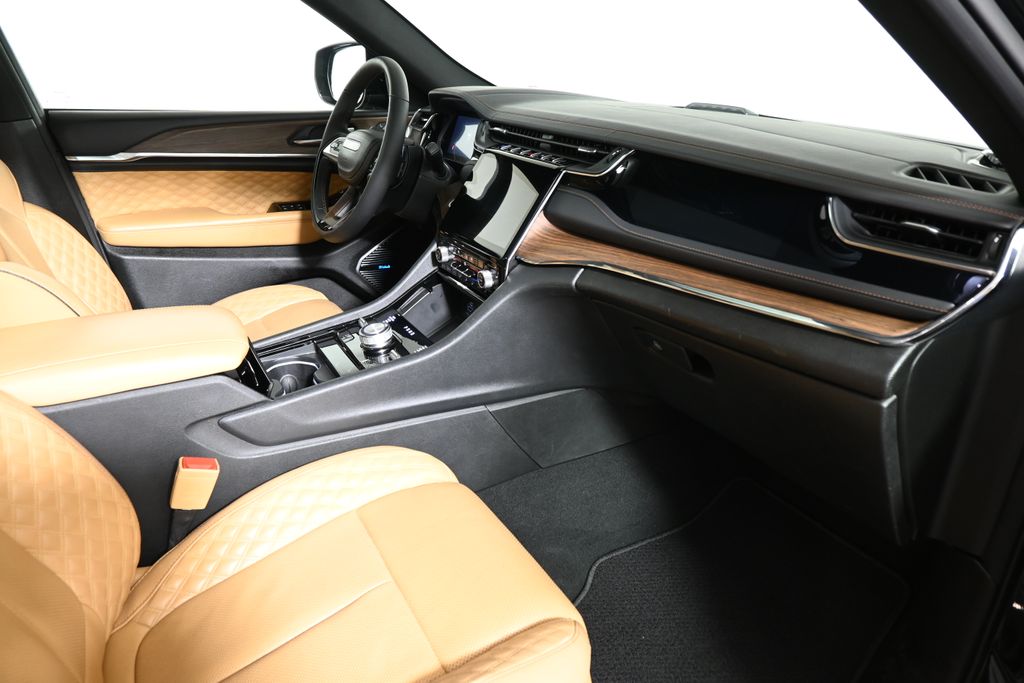 Thumbnail: 2023 Jeep Grand Cherokee - 26