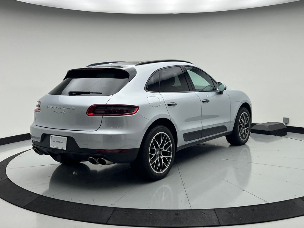 Thumbnail: 2017 Porsche Macan - 10