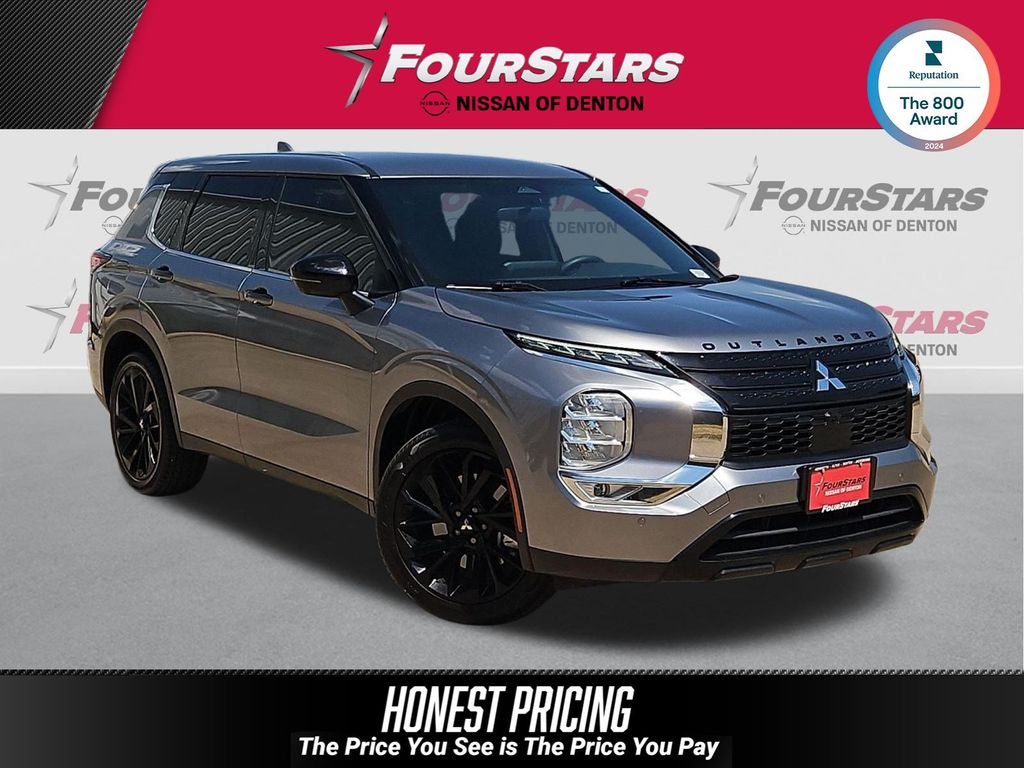 Silver 2024 Mitsubishi Outlander SUV / Crossover Front-Wheel Drive Continuously Variable Transmission