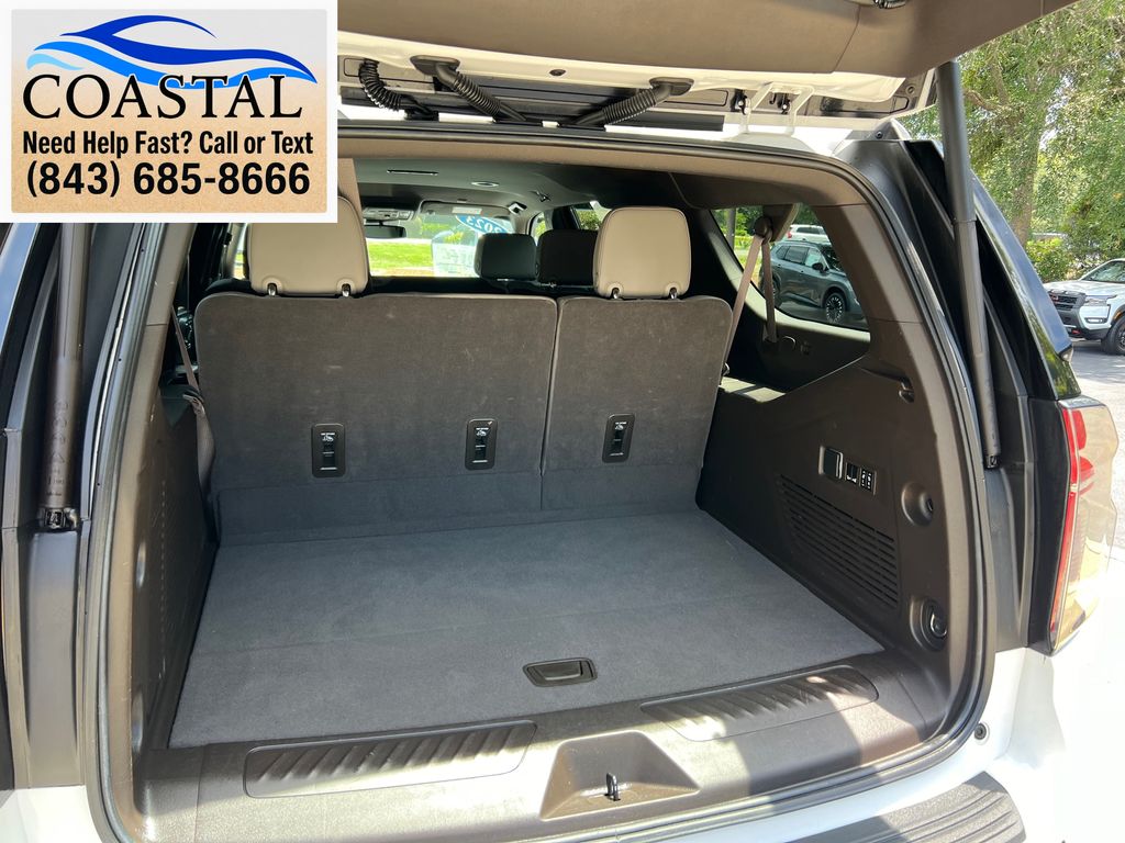 2023 Chevrolet Suburban LT White at Bob King Buick GMC