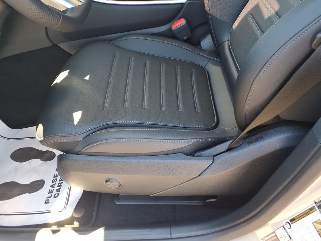New 2026 Cirrus Silver Metallic Mercedes-Benz GLC 300 image 15