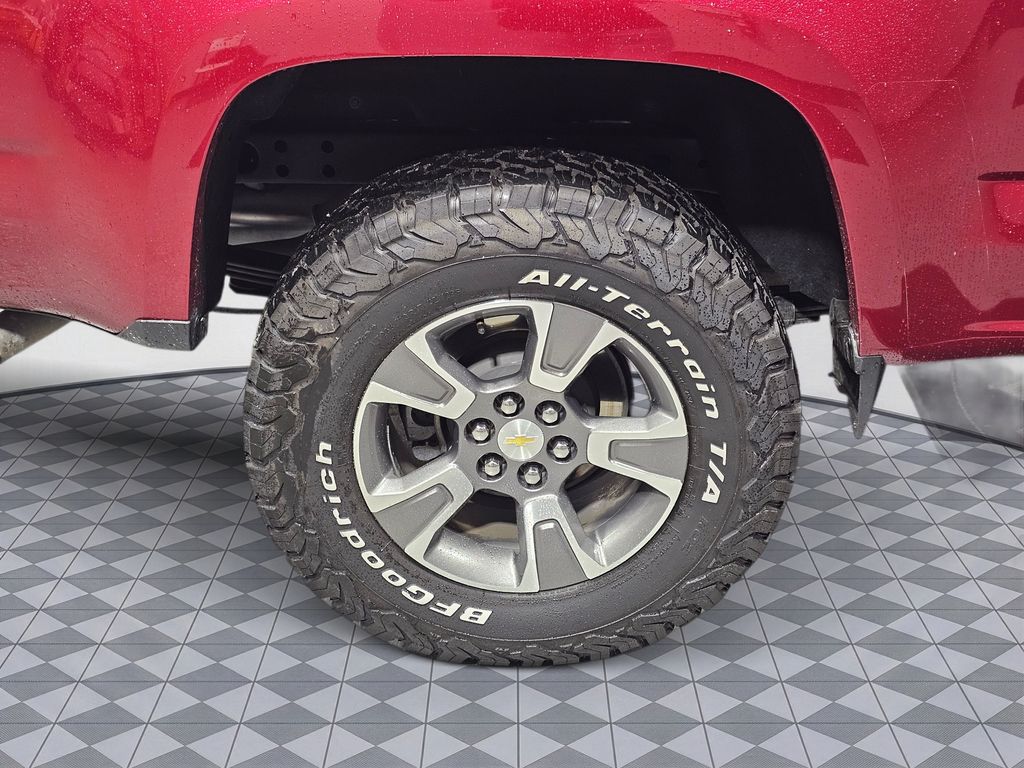 Used 2018 Red Chevrolet Z71 image 12