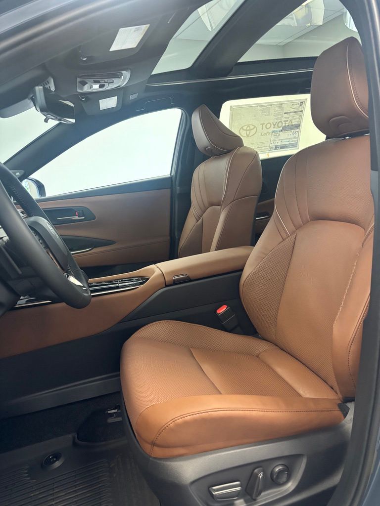 2026 Toyota Crown Signia Limited - Photo 11