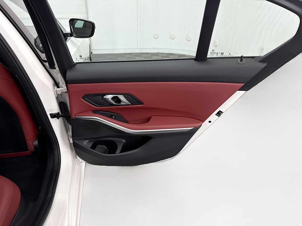 Thumbnail: 2025 BMW 3 Series - 26