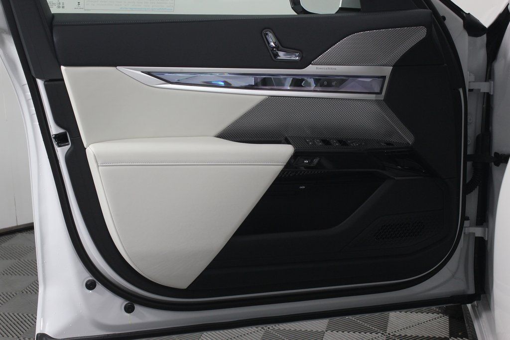 Thumbnail: 2025 BMW 7 Series - 7