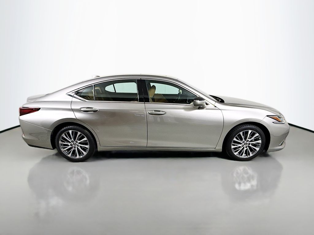 Thumbnail: 2020 Lexus ES - 4