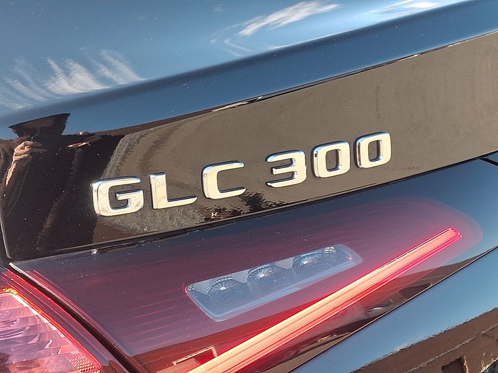 Thumbnail: 2025 Mercedes-Benz GLC - 30