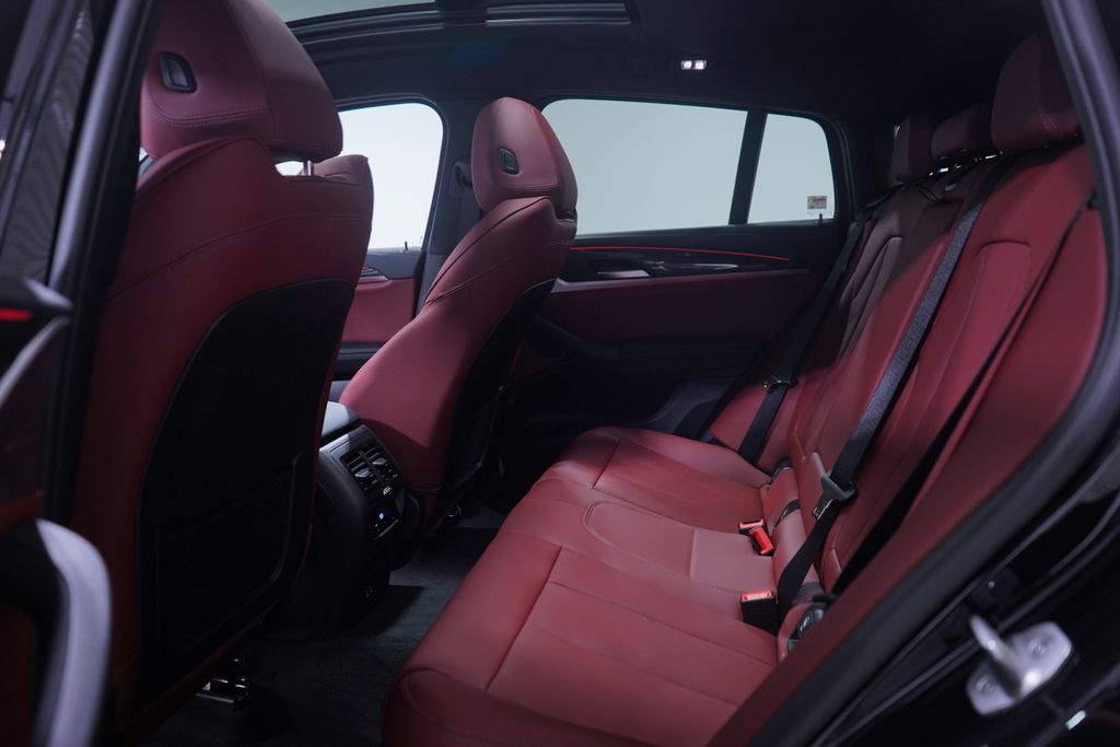 2025 BMW X4 M40i 9